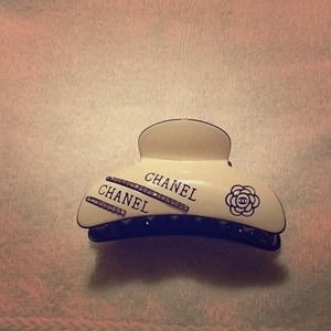 chanel hair clip
