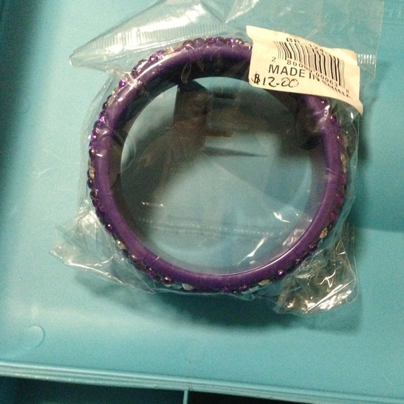 Purple rhinestone bracelet. - Picture 1 of 2
