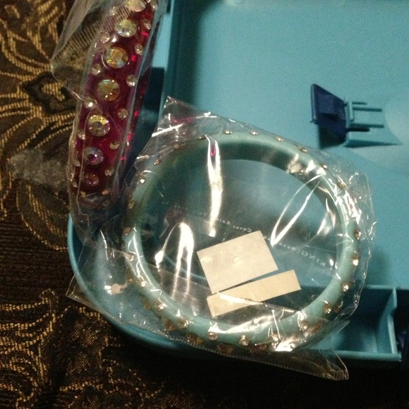 Rhinestones Bracelet - Picture 2 of 2