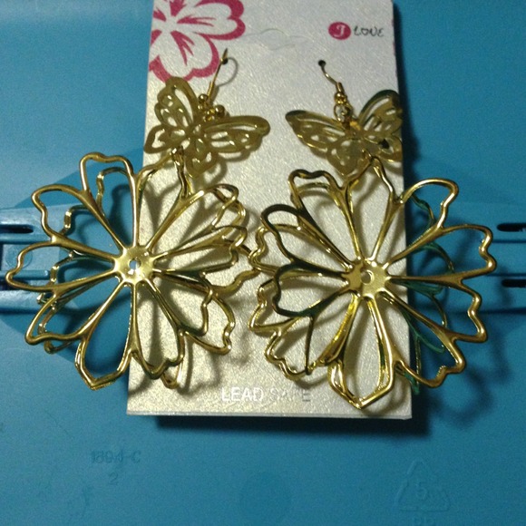 Earings - Picture 1 of 1