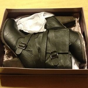 Bakers black faux leather boots