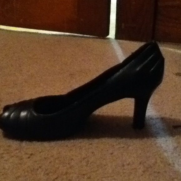 Heels 👠 - Picture 2 of 2
