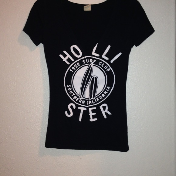💥RESERVED💥Hollister V-neck