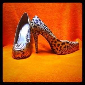 Bundle of 2 cheetah print pumps
