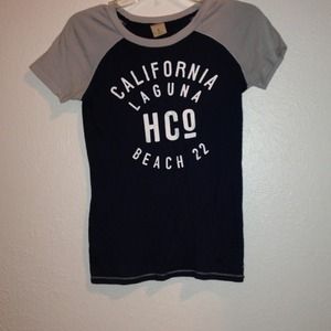 💥RESERVED💥Hollister Graphic tee