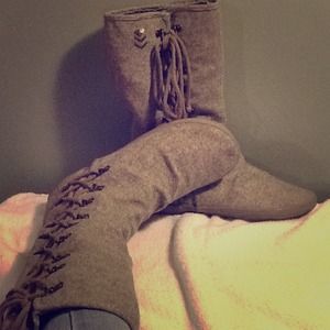 ROXY gray boots