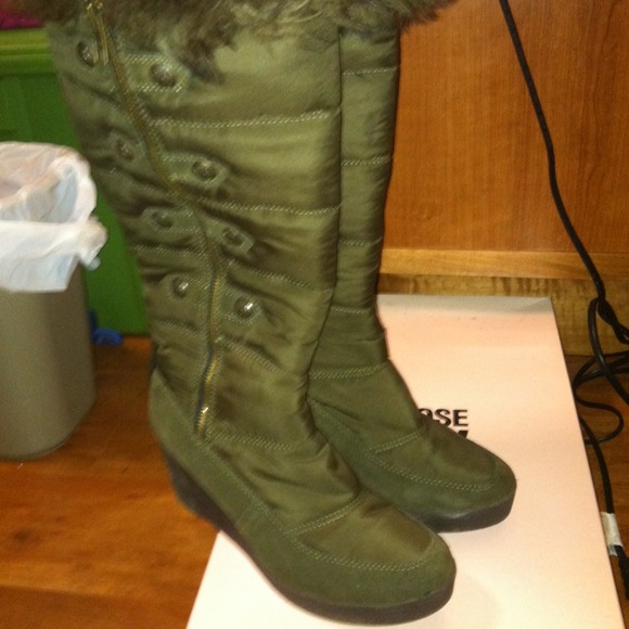 Juicy couture snow boots