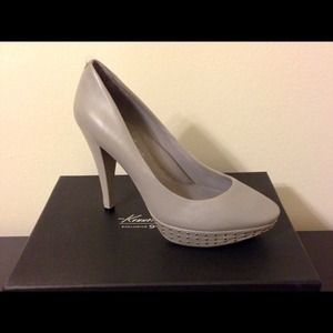 Kenneth Cole 9-2-5 Technology Pumps 👠