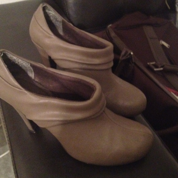 Cream brown high top heel - Picture 1 of 1
