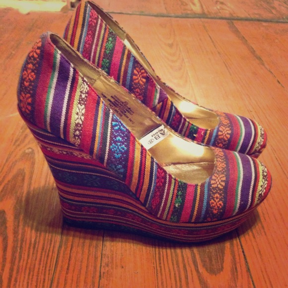 Mossimo multi-color wedge