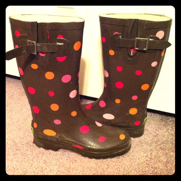 Brown rain boots with orange and pink polka dots.