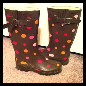 Brown rain boots with orange and pink polka dots.