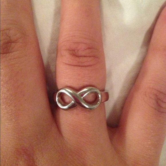 ❌Sold in Bundle❌Empowerment ring from Avon