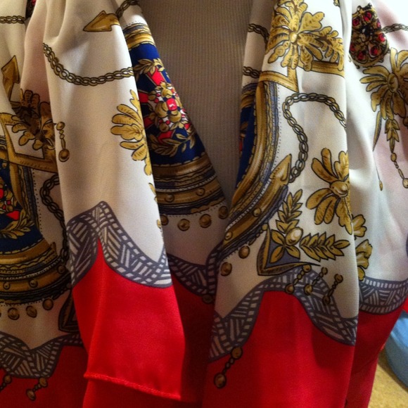 ⁯  🌺Classic silky satin scarf!