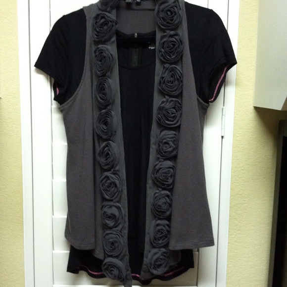 Bundled Saks 5th rose detail drape vest - Picture 3 of 3