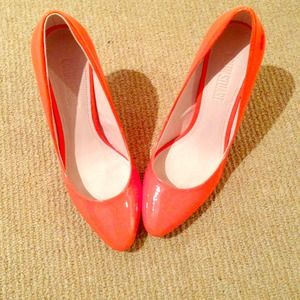 Colin Stuart neon Orange pumps