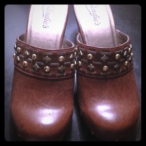 Candies clogs