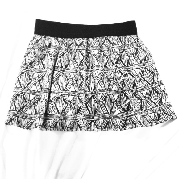 black and white, zigzag pattern, high wasted skirt