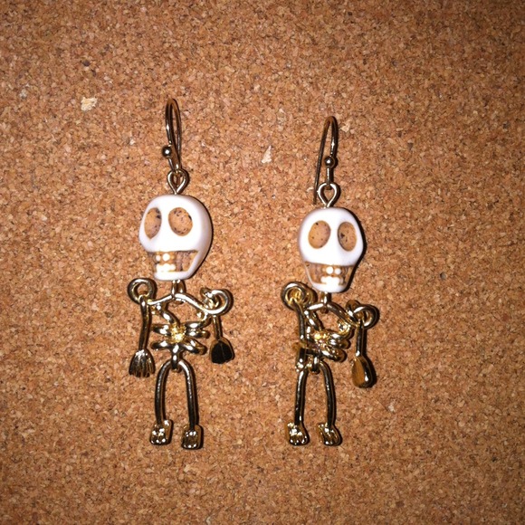 Skull body earrings