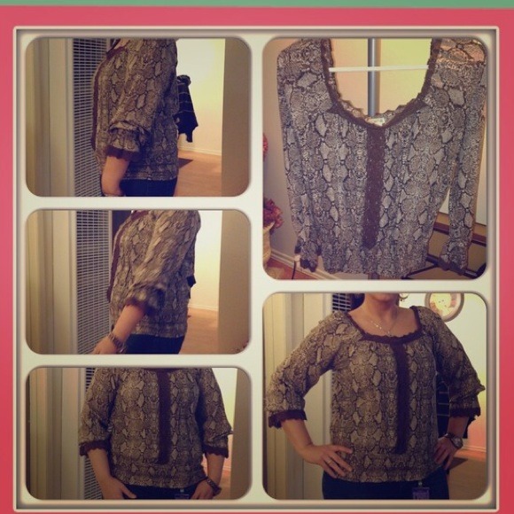 👇💥JUST REDUCED💥👇Long sleeve top WAS $15 - Picture 2 of 2