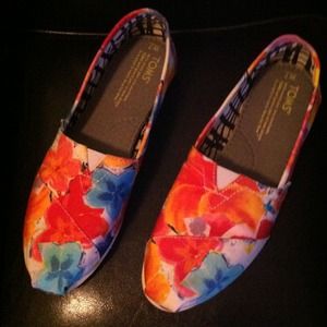 Toms size 7