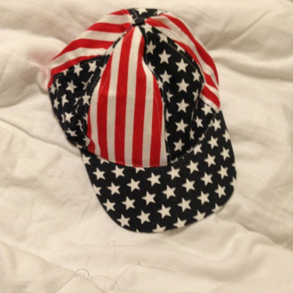 NEVER WORN AMERICAN FLAG HAT