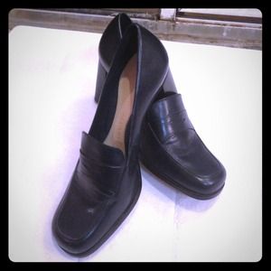 Antonio Melani dark blue heels