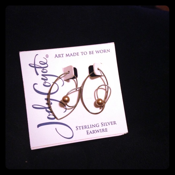 Earrings - Picture 1 of 1