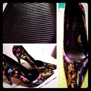 Super cute, never worn, floral pumps!!!!!