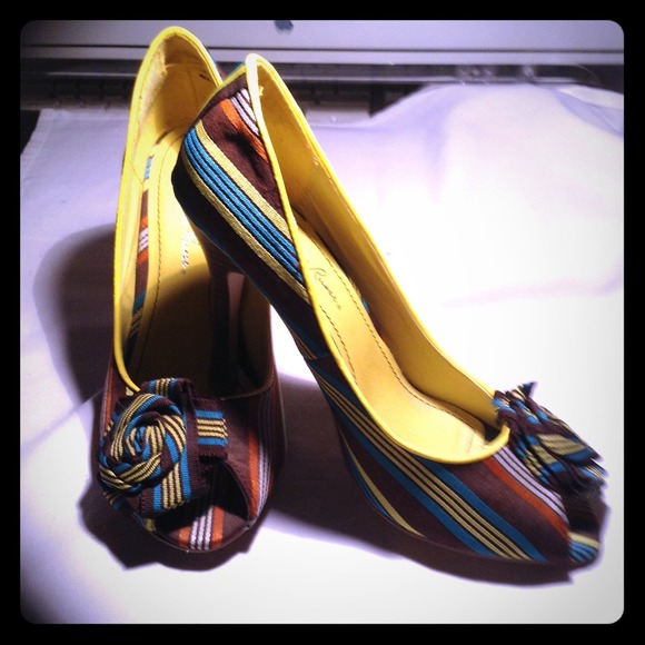 🚨Sold🚨Charlotte Russe Peep toe heels