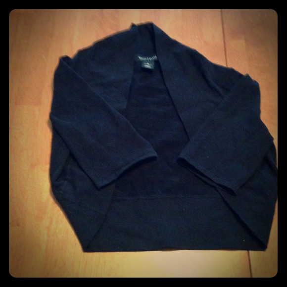 Half sleeve black shrug