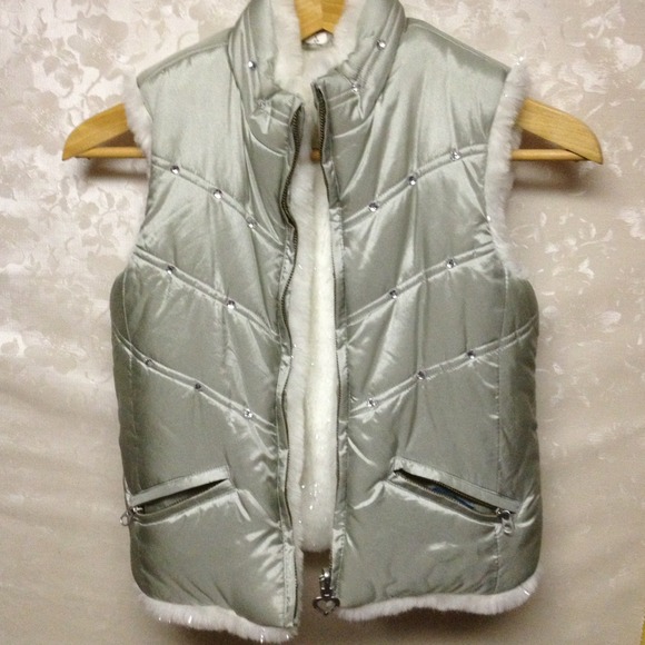 2 girls vests ✋Reserved Bundle✋