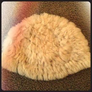 This hat is warm and chic.