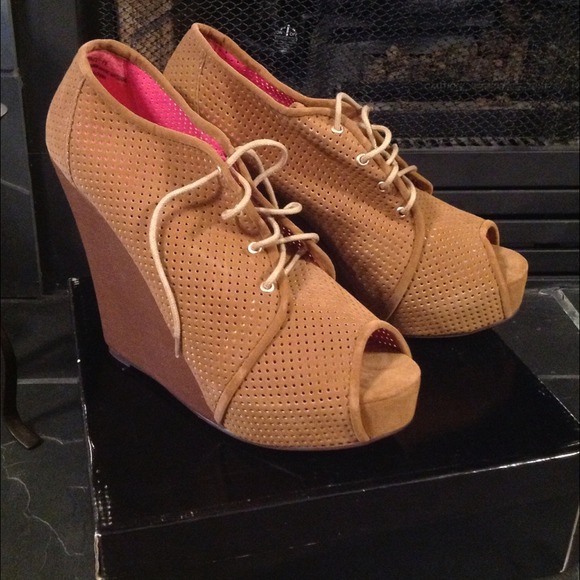 ....Hold for @asiajanail....JustFab Adisa in Camel
