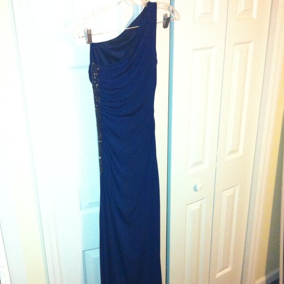 Navy LAUNDRY by Shelli Segal One-Shoulder Gown