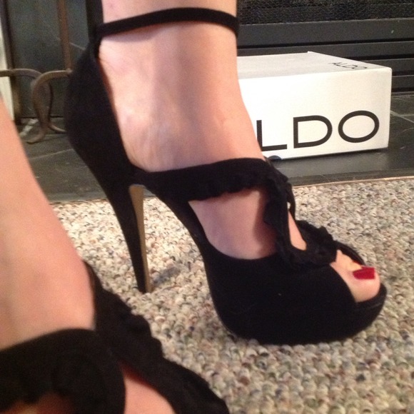Price lowered! Size 11 Aldo Starace Black Suede