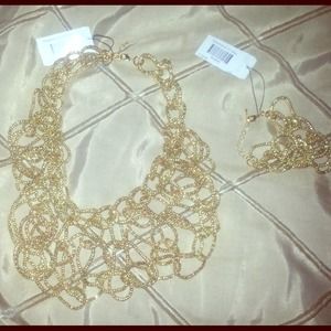 Necklace and bracelet bundle. Statement pieces!!!