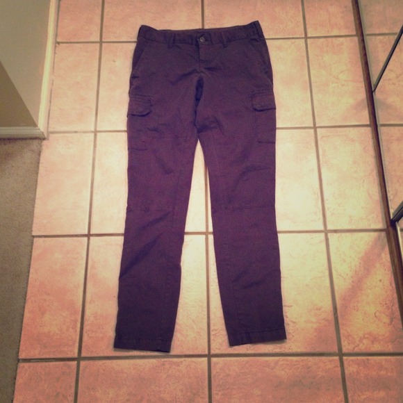 Gap premium skinny cargo pants. Size 4/27r