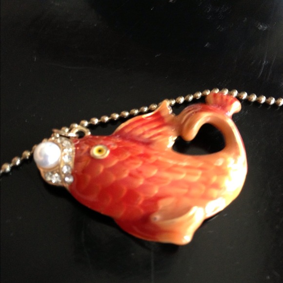 Betsey Johnson matching earrings and necklace! - Picture 3 of 3