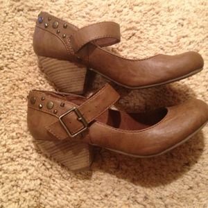 Brown heeled Mary Janes