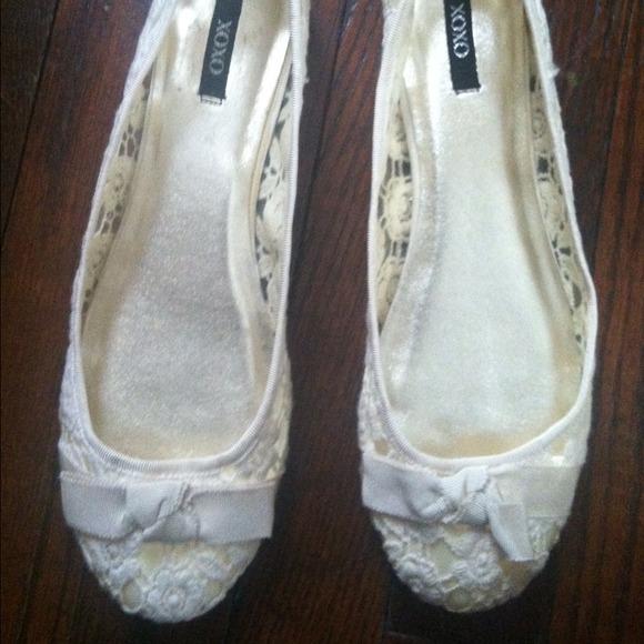 ✋Reserved!✋Xoxo Lace style flats