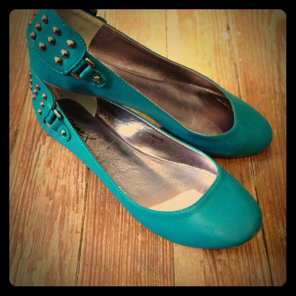 GoMax Sienna Turquoise Studded Flats
