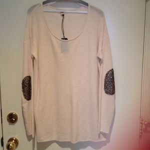 Off white Patch sleeve Sweater!