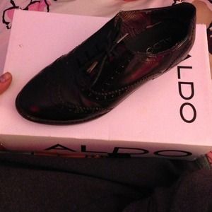 Woman's black Oxford shoes