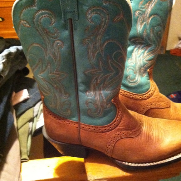 Women's size 7.5 Brand New Ariat boots square toe