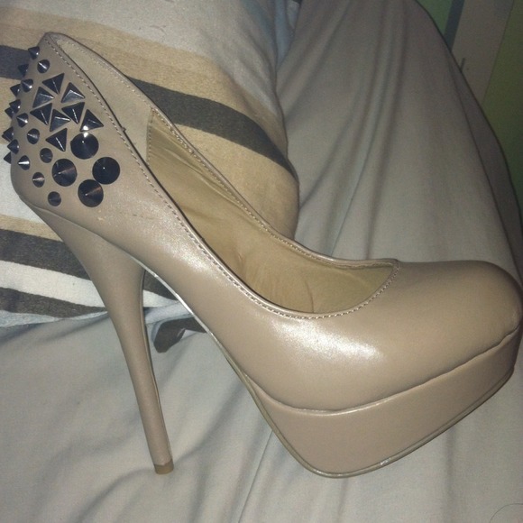 Brand new never worn size 7