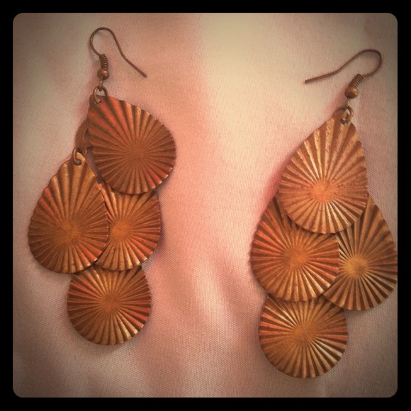 SOLD!!!! 💗👂PRETTY 👂💗 Dangling Earrings