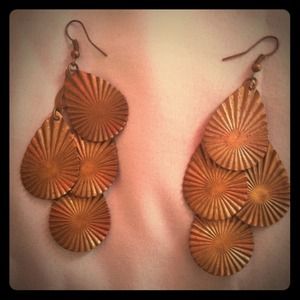 SOLD!!!! 💗👂PRETTY 👂💗 Dangling Earrings