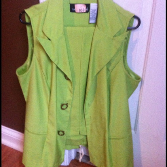 Lime green sleeveless pantsuit.  Size 16/RESERVED
