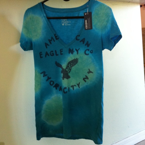 NWT cute V-neck Tshirt